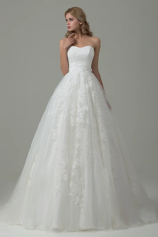 A-Line Court Train Tulle and Lace Wedding Dress B14E3A024