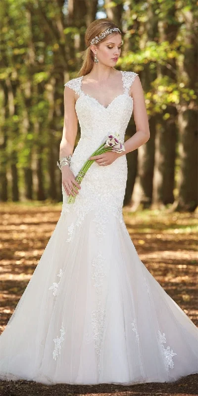 Tulle and Lace Cap Sleeve Mermaid Wedding Dress